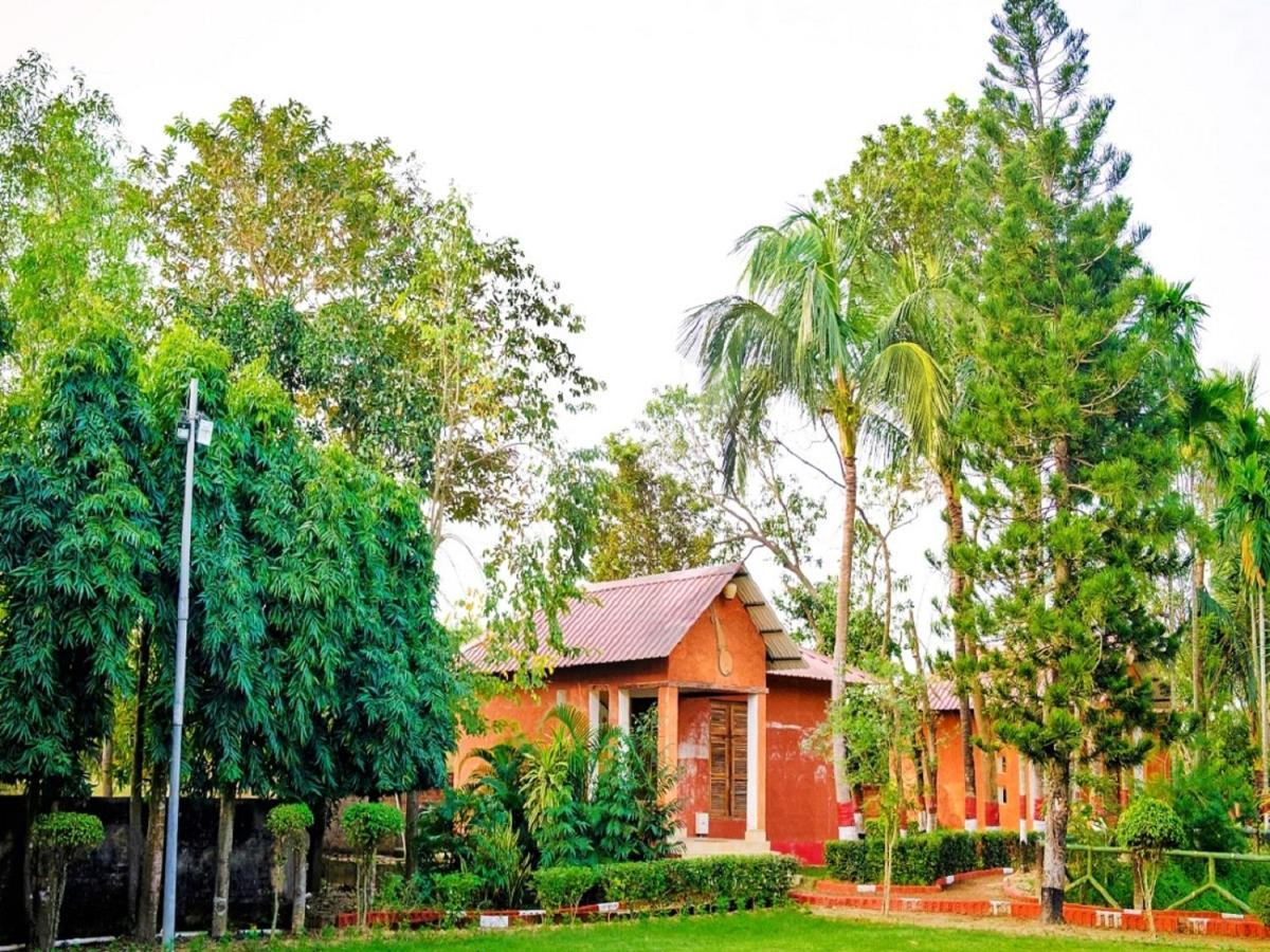 Raktokorobi Karu Gram Sri Niketan Exterior foto