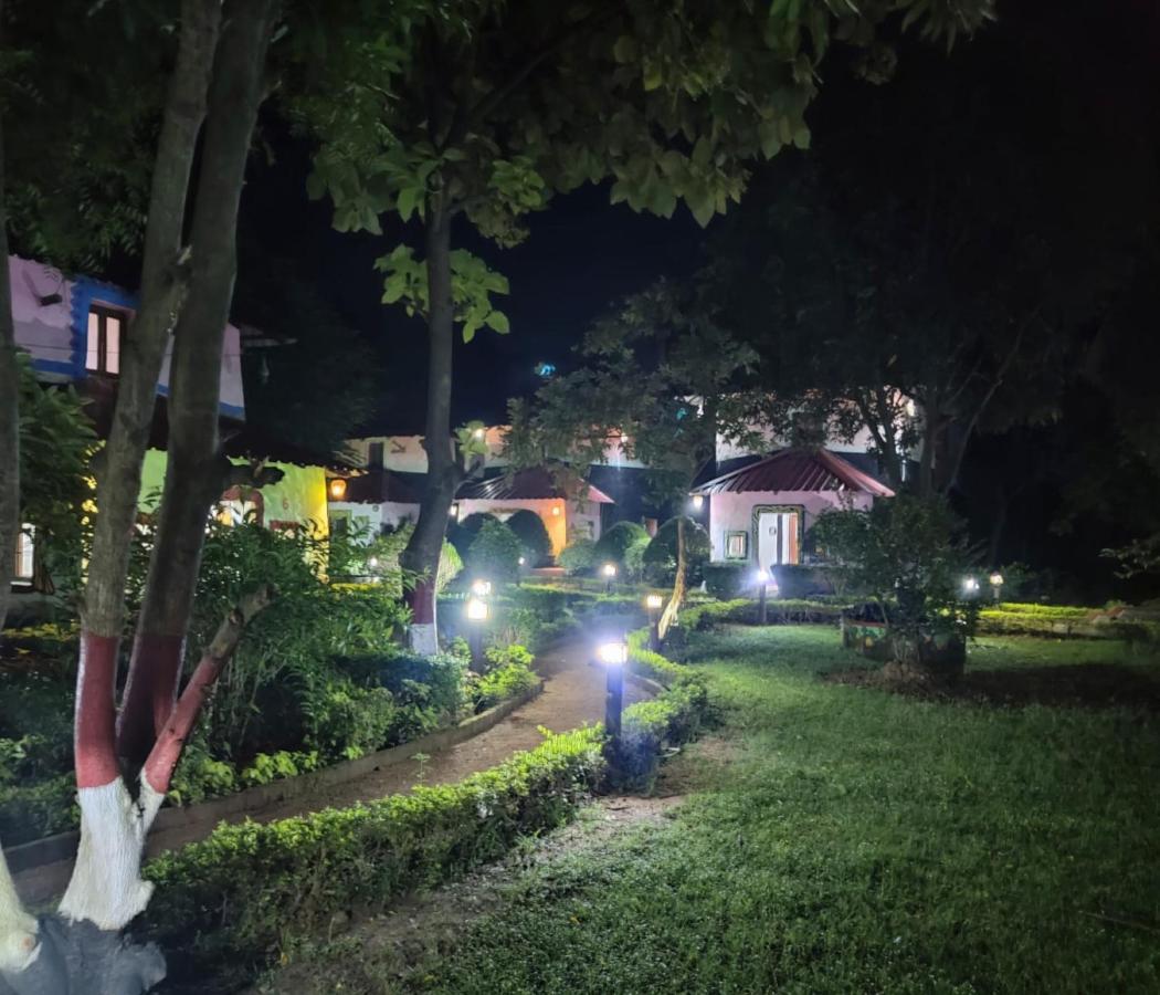 Raktokorobi Karu Gram Sri Niketan Exterior foto
