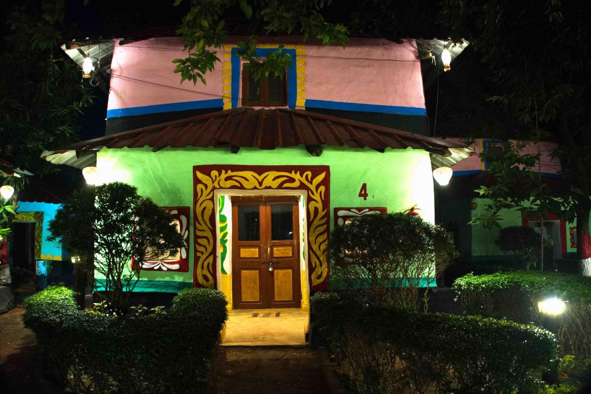Raktokorobi Karu Gram Sri Niketan Exterior foto